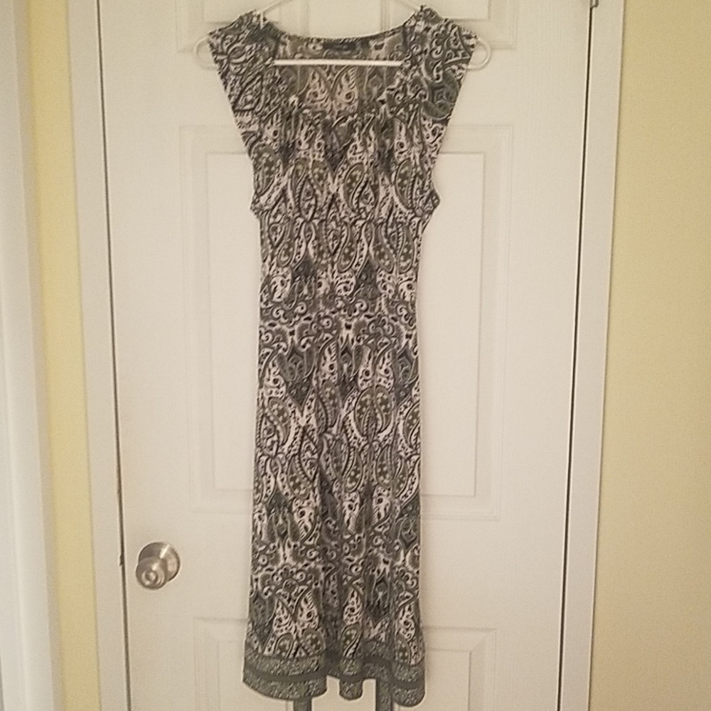 Sleeveless Apt 9 paisley dress